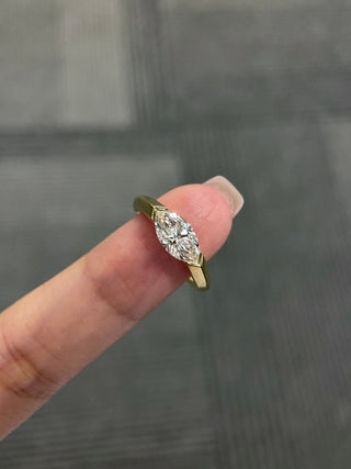 Bague de fiançailles solitaire en diamant taille marquise East West de 1,0 à 2,0 ct en moissanite