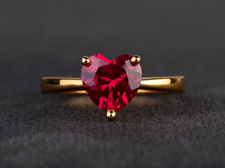 Bague en diamant avec pierre précieuse rouge taillée en cœur pour cadeau de Saint-Valentin