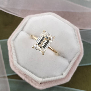 Bague de fiançailles avec diamant émeraude D-VS1 de 1,0 CT à 3,0 CT avec monture halo cachée