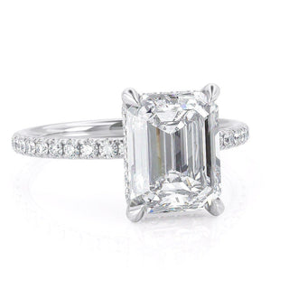 Bague de fiançailles pavée de diamants en moissanite à halo caché de taille émeraude de 2,50 ct