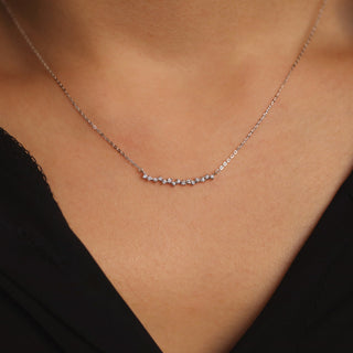 Collier à grappes incurvées en diamants à taille ronde pour femme