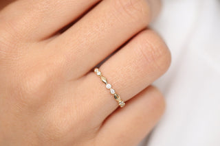 Anillo de bodas único con diamantes de talla redonda para mujer