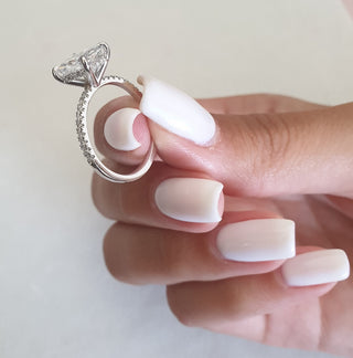 Anillo de compromiso con diamantes radiantes de 1,0 a 3,0 quilates con engaste pavé