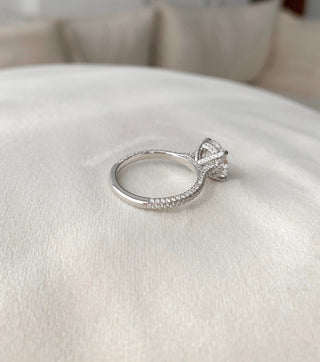 Bague de fiançailles à halo caché et sertissage pavé de 2,5 ct à taille ronde