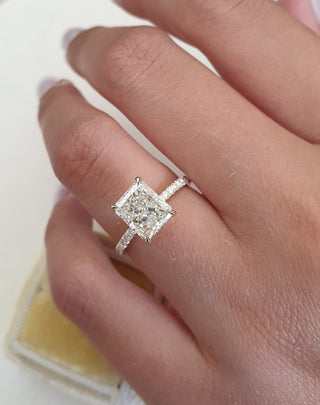 Anillo de compromiso con pavé de diamantes radiantes de 1,0 a 3,0 quilates