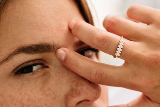 Anillo de bodas con diamantes de talla redonda en oro macizo de 18 quilates para mujer