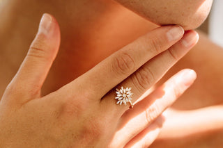 Anillo de bodas con diamantes de talla baguette y redonda para ella