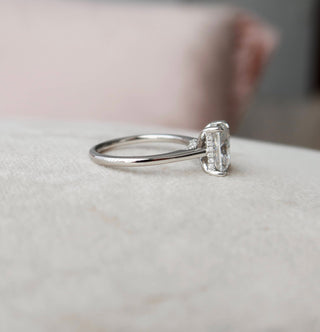 Bague de fiançailles avec halo caché en moissanite de forme radiante de 2,0 ct