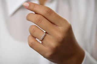 Alliance de mariage en moissanite avec diamants à coupe ronde et grappe de 0,57 TCW