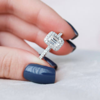 Bague de fiançailles en moissanite halo taille émeraude de 1,06 ct 