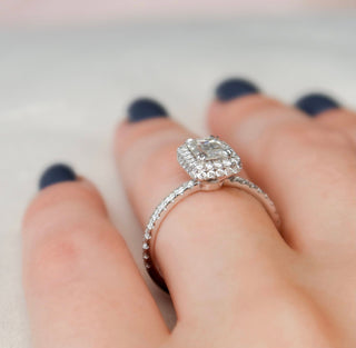 Bague de fiançailles en moissanite halo taille émeraude de 1,06 ct 