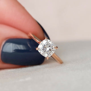 Bague de fiançailles solitaire avec halo caché en moissanite taille coussin de 2,0 ct 