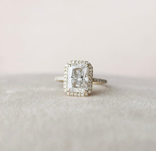 Bague de fiançailles en moissanite de style halo radiant de 3,5 ct