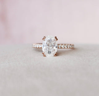 Bague de fiançailles unique avec halo caché en diamants Moissanite pavé ovale de 2,0 ct pour femme