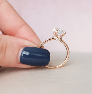 Bague de fiançailles en moissanite ovale de 2,0 ct avec halo caché et sertissage pavé