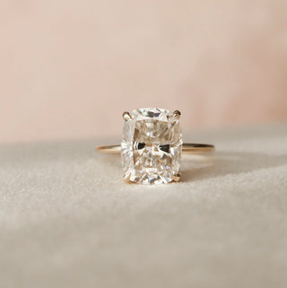 Bague de fiançailles solitaire en moissanite taille coussin allongée de 6,0 ct avec halo caché 