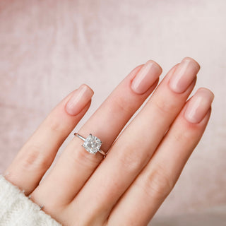 Bague de fiançailles avec halo caché en moissanite en forme de coussin de 2,0 ct