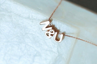 Collar con Letra Inicial Minimalista para Mujer en Oro de 18 K