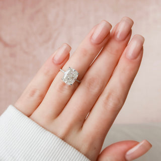 Bague de fiançailles pavée de moissanite taille coussin allongée de 6,0 ct