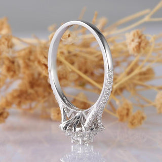 Hermoso anillo de copo de nieve con diamantes de talla redonda para mujer