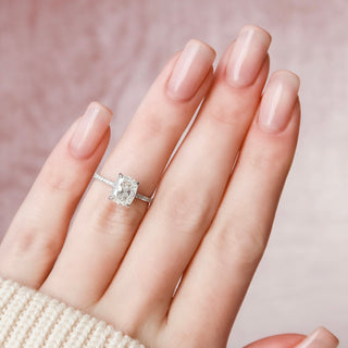 Bague de fiançailles en moissanite taille coussin de 2,0 ct sertie d'un pavé