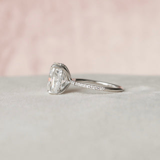 Bague de fiançailles en forme de coussin allongé de 3,0 ct avec halo caché de diamants en moissanite pavée 