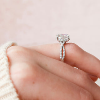 Anillo de compromiso con halo oculto de diamantes de moissanita con forma de infinito ovalado de 3,0 quilates