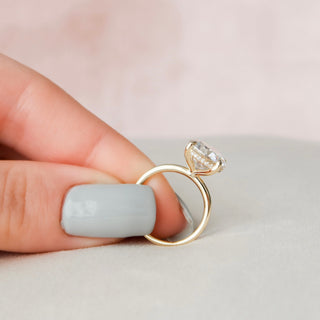 Anillo de compromiso con halo oculto de diamante moissanita solitario redondo de 5,0 quilates