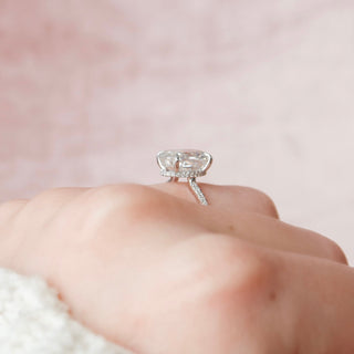 Bague de fiançailles en moissanite à taille ovale et sertissage pavé de 3,5 ct