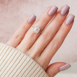 Bague de fiançailles pavée de diamants en moissanite à halo caché et coussin allongé de 2,50 ct 