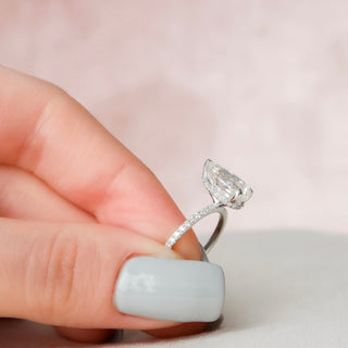 Bague de fiançailles en moissanite taille poire de 2,0 ct avec pavé et halo caché