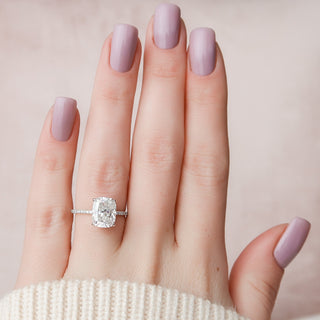 Bague de fiançailles avec halo caché parfait en moissanite taille coussin allongée de 4,0 ct 