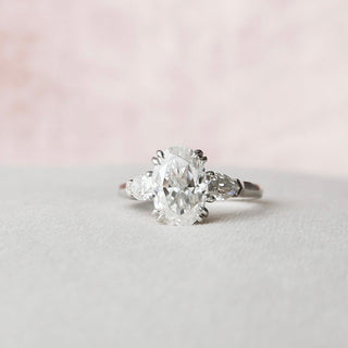 Bague de fiançailles à trois pierres en moissanite taille ovale de 3,5 ct