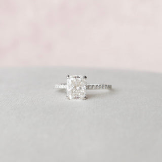 Bague de fiançailles en or massif avec halo caché de diamants en moissanite pavée coussin de 1,50 ct