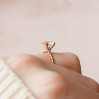 Bague de fiançailles unique avec halo caché solitaire à taille ronde de 1,50 ct 