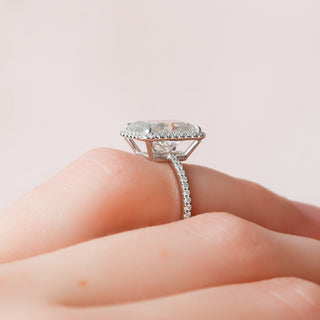 Bague de fiançailles en moissanite de style halo à taille radiante de 5,0 ct