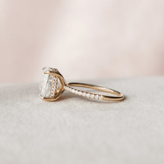 Bague de fiançailles en forme de coussin allongé de 4,0 ct avec halo caché de diamants en moissanite pavée