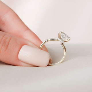 Bague de fiançailles en moissanite ovale de 4,0 ct avec halo caché