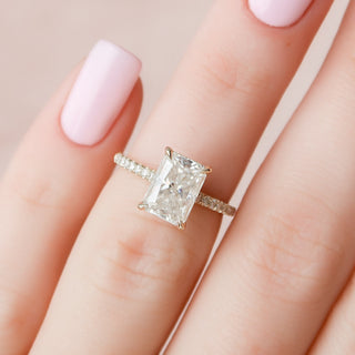 Bague de fiançailles en moissanite avec halo caché et pavé de 2,5 ct