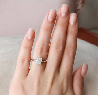 Bague de fiançailles solitaire en diamant Moissanite à halo caché de 3,0 ct à taille radiante 