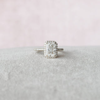 Bague de fiançailles avec halo de diamants en moissanite pavée radiante de 2,0 ct