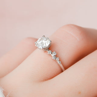 1.75CT Round Cut Moissanite Cluster Engagement Ring