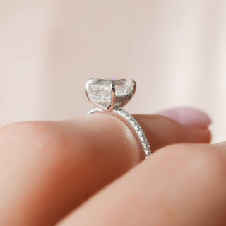 Bague de fiançailles solitaire pavée en moissanite taille poire de 1,50 ct avec halo caché 