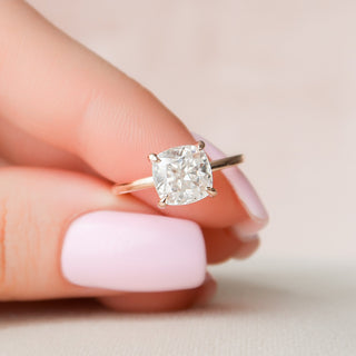 Bague de fiançailles avec halo caché en moissanite en forme de coussin de 2,0 ct