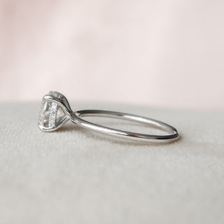 Anillo de compromiso solitario con diamante de moissanita con halo oculto redondo de 2,0 quilates