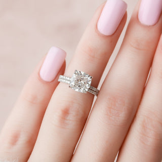 Bague de fiançailles de mariée avec halo caché en moissanite taille coussin de 2,50 ct 