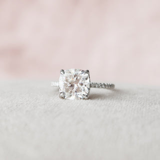 Bague de fiançailles pavée de diamants en moissanite avec halo caché coussin de 2,50 ct pour femme