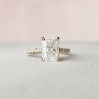 Bague de fiançailles en moissanite avec halo caché et pavé de 2,5 ct