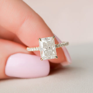 Bague de fiançailles en moissanite avec halo caché et pavé de 2,5 ct