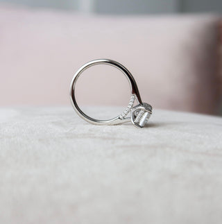 Bague de fiançailles avec halo caché en moissanite de forme radiante de 2,0 ct